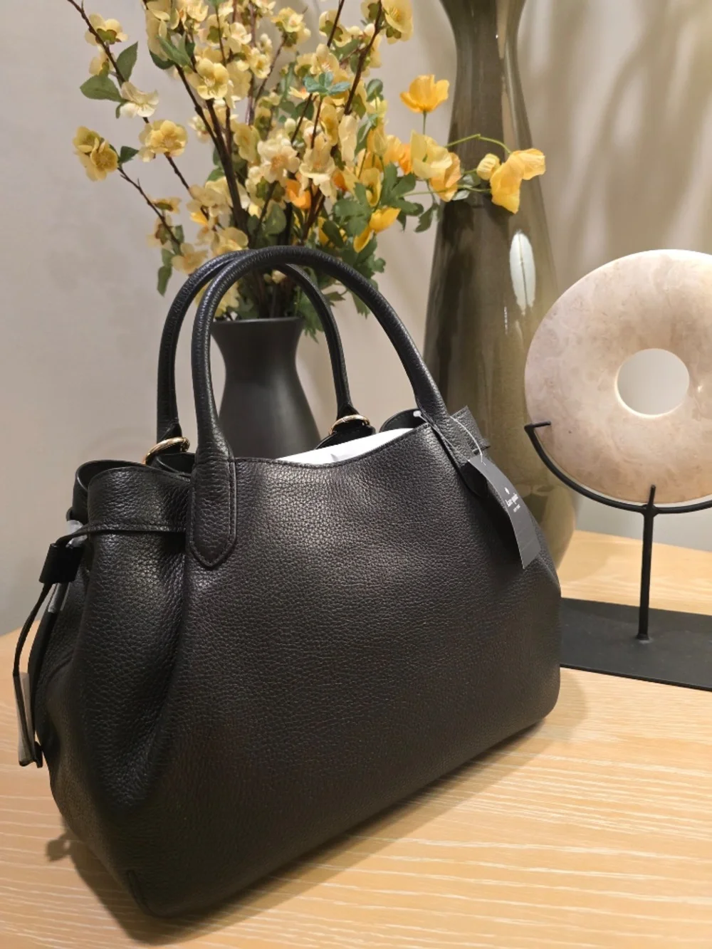 Kate Spade Blk Leather w/Authentic Charm